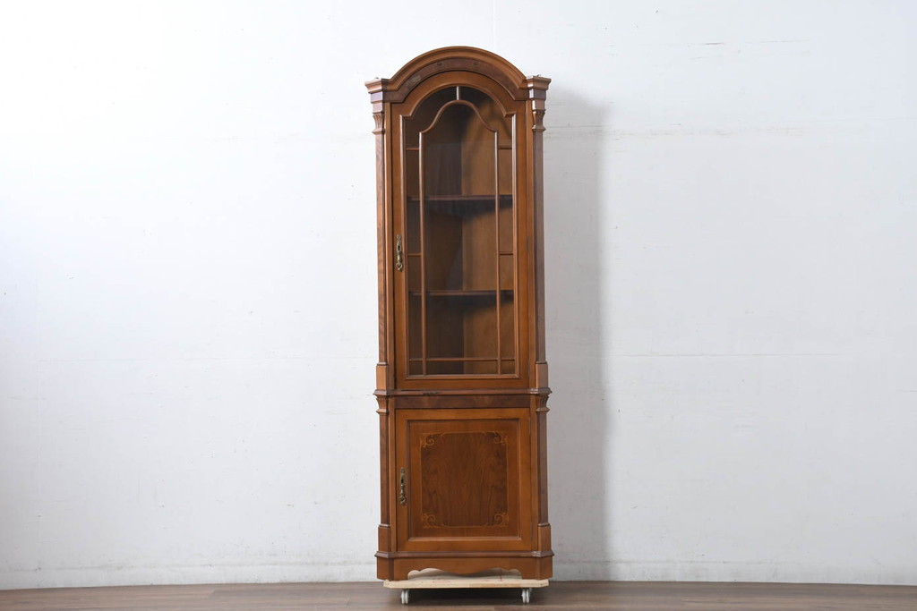 中古　イタリア　クラシカル美が宿るマーケットリー(象嵌細工)入りコーナーキャビネット(収納棚、戸棚、飾り棚)(R-082611)