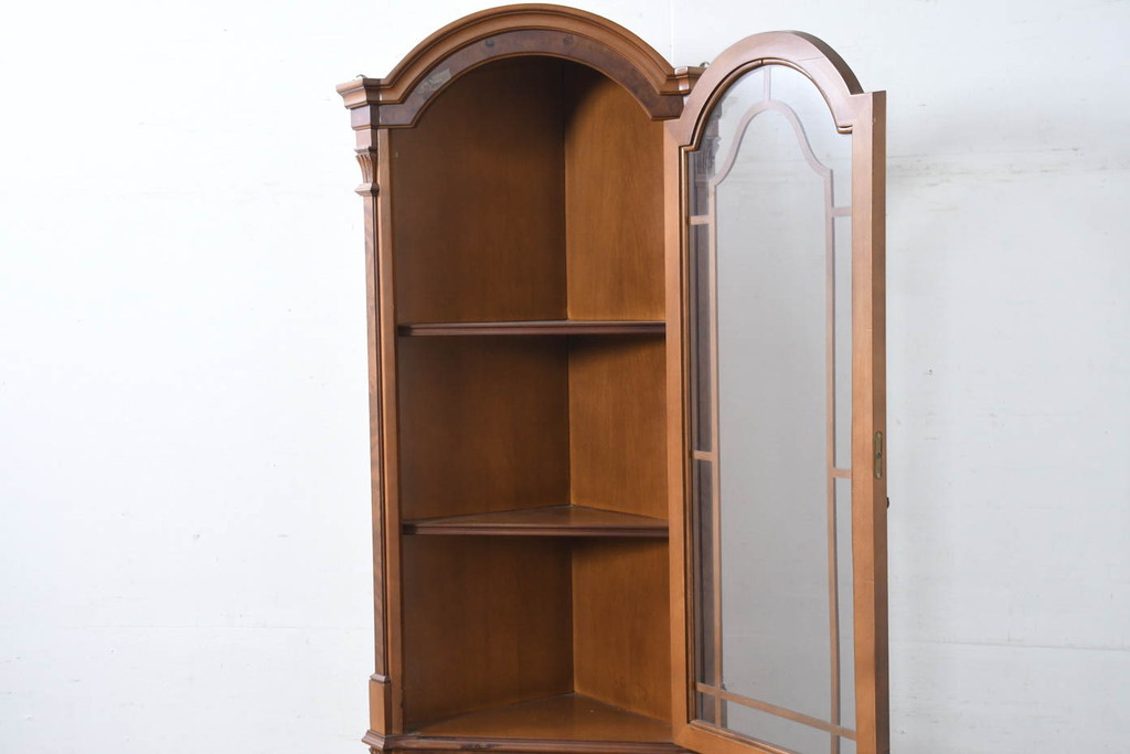 中古　イタリア　クラシカル美が宿るマーケットリー(象嵌細工)入りコーナーキャビネット(収納棚、戸棚、飾り棚)(R-082611)