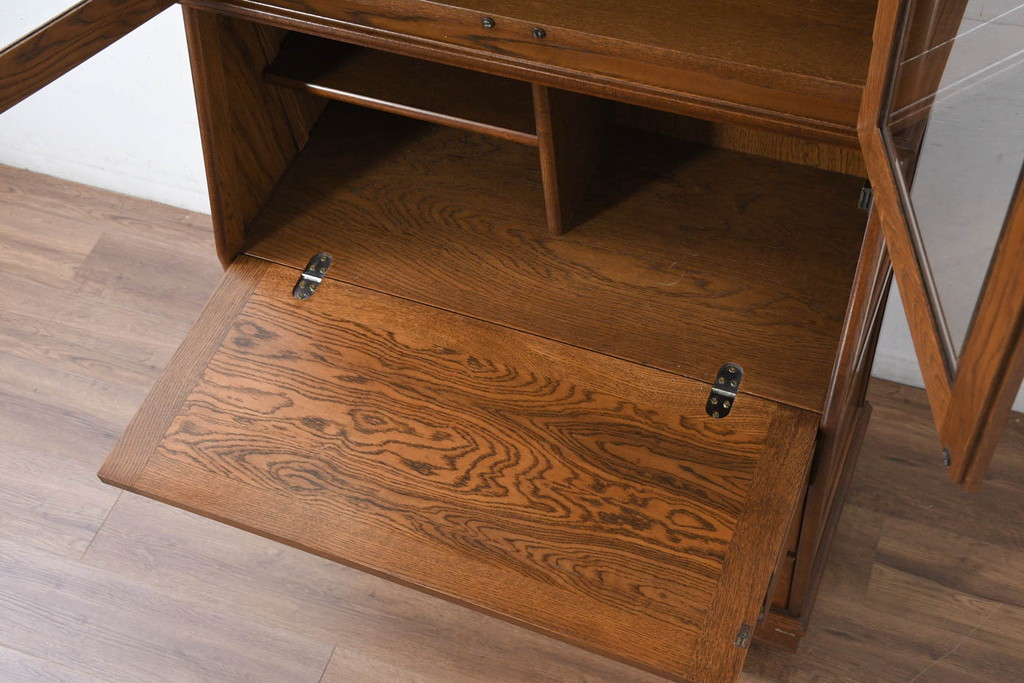 中古　美品!!　北海道旭川 近藤工芸　Solid Furniture OAK (ソリッドファニチャー オーク)　オーク材　クラシカルで上品な佇まいのビューローブックケース(ライティングビューロー、簿記机、本箱、本棚、飾り棚、収納棚、戸棚、ワークデスク、在宅用、在宅ワーク用)(R-082612)