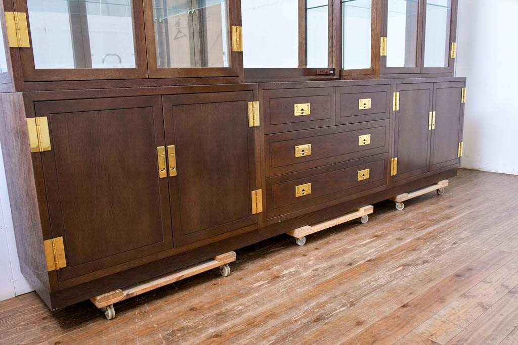 中古　希少な廃番品!!　カリモク家具(karimoku)　domani(ドマーニ)　分解可能なユニット式特大キャビネット(飾り棚、ガラスキャビネット、ガラスケース、ショーケース、コレクションケース、キュリオケース、店舗什器)(R-083359)