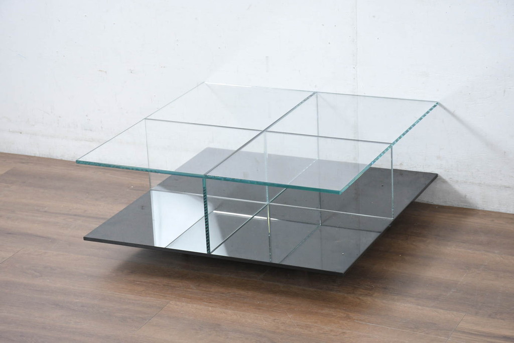 中古　美品　Cassina(カッシーナ)　269MEX(メックス)　空間に広がりと明るさをもたらすローテーブル(センターテーブル、リビングテーブル、スクエアタイプ、ガラステーブル、Gテーブル)(現行定価約40万円)(R-082603)