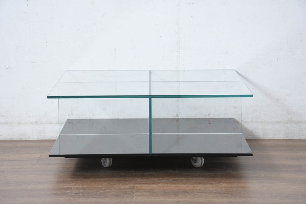 中古　美品　Cassina(カッシーナ)　269MEX(メックス)　空間に広がりと明るさをもたらすローテーブル(センターテーブル、リビングテーブル、スクエアタイプ、ガラステーブル、Gテーブル)(現行定価約40万円)(R-082603)