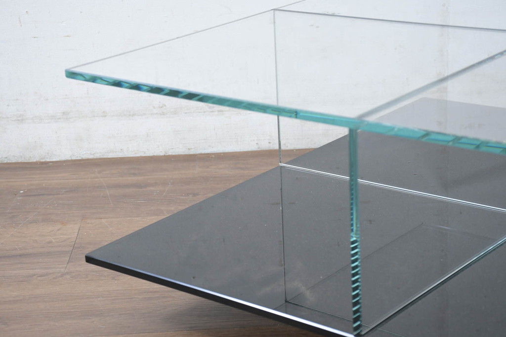 中古　美品　Cassina(カッシーナ)　269MEX(メックス)　空間に広がりと明るさをもたらすローテーブル(センターテーブル、リビングテーブル、スクエアタイプ、ガラステーブル、Gテーブル)(現行定価約40万円)(R-082603)