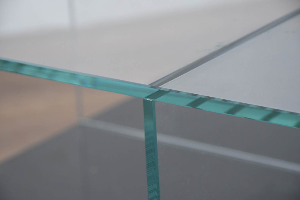 中古　美品　Cassina(カッシーナ)　269MEX(メックス)　空間に広がりと明るさをもたらすローテーブル(センターテーブル、リビングテーブル、スクエアタイプ、ガラステーブル、Gテーブル)(現行定価約40万円)(R-082603)