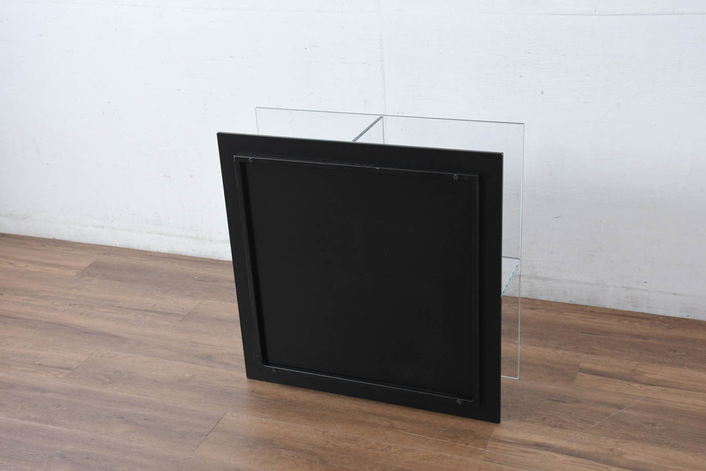 中古　美品　Cassina(カッシーナ)　269MEX(メックス)　空間に広がりと明るさをもたらすローテーブル(センターテーブル、リビングテーブル、スクエアタイプ、ガラステーブル、Gテーブル)(現行定価約40万円)(R-082603)