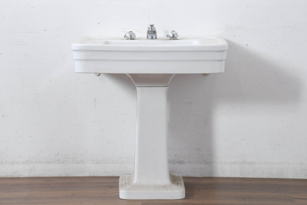 和製ビンテージ　希少!!　東洋陶器　TOTO　ヨーロピアン　クラシックな美しさと空間の開放感が魅力のペデスタルシンク(洗面台、流し、手洗いスタンド、ウォッシュスタンド、店舗什器)(R-081099)