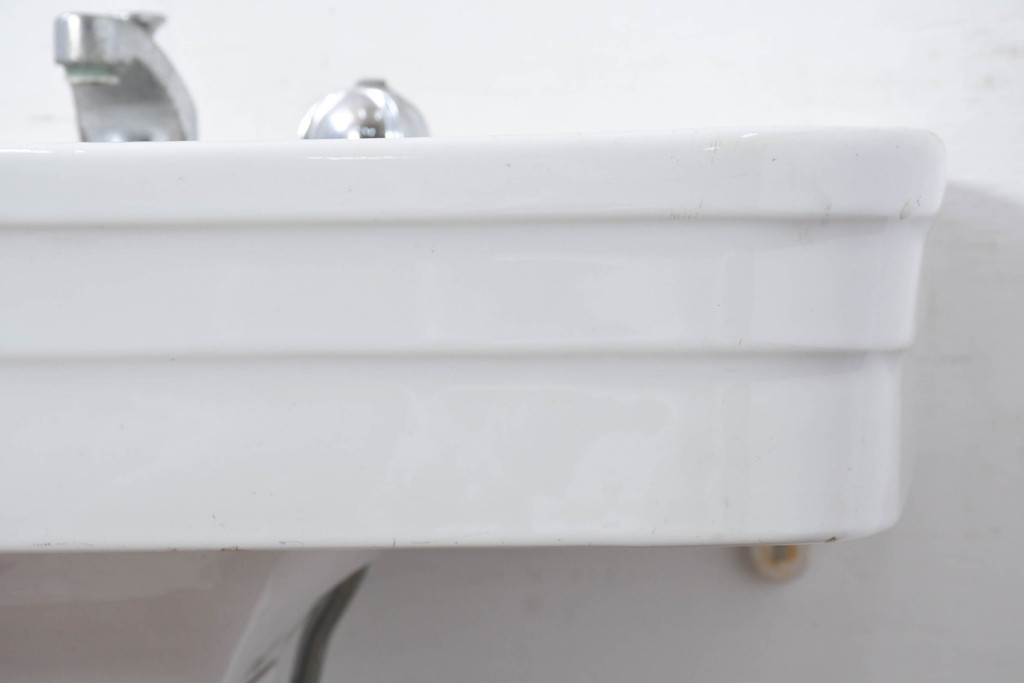 和製ビンテージ　希少!!　東洋陶器　TOTO　ヨーロピアン　クラシックな美しさと空間の開放感が魅力のペデスタルシンク(洗面台、流し、手洗いスタンド、ウォッシュスタンド、店舗什器)(R-081099)