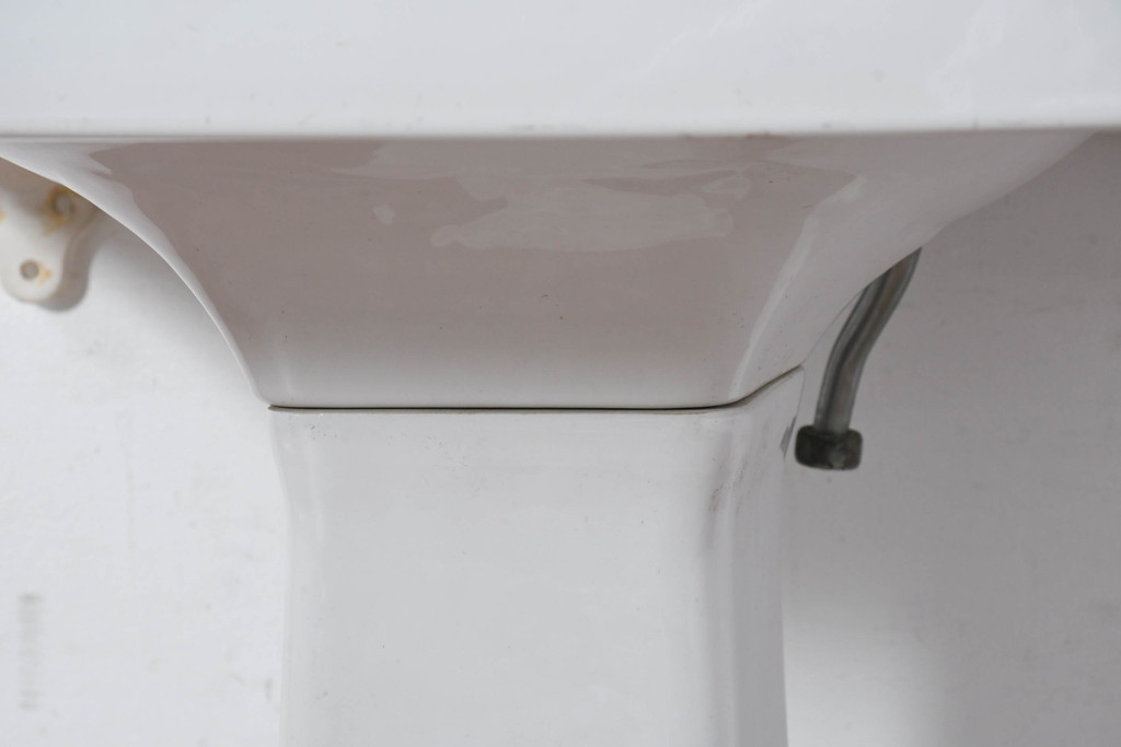 和製ビンテージ　希少!!　東洋陶器　TOTO　ヨーロピアン　クラシックな美しさと空間の開放感が魅力のペデスタルシンク(洗面台、流し、手洗いスタンド、ウォッシュスタンド、店舗什器)(R-081099)