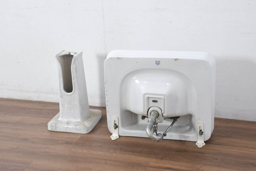 和製ビンテージ　希少!!　東洋陶器　TOTO　ヨーロピアン　クラシックな美しさと空間の開放感が魅力のペデスタルシンク(洗面台、流し、手洗いスタンド、ウォッシュスタンド、店舗什器)(R-081099)