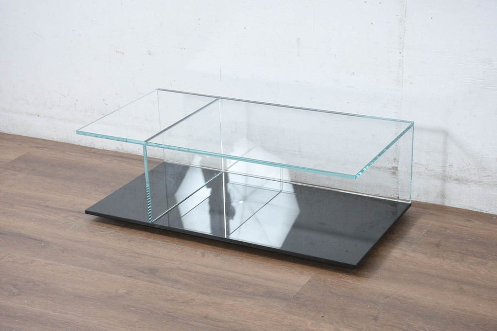中古　美品　Cassina(カッシーナ)　269MEX(メックス)　機能性と美しさを兼ね備えたローテーブル(センターテーブル、リビングテーブル、スクエアタイプ、ガラステーブル、Gテーブル)(現行定価約28万円)(R-082604)