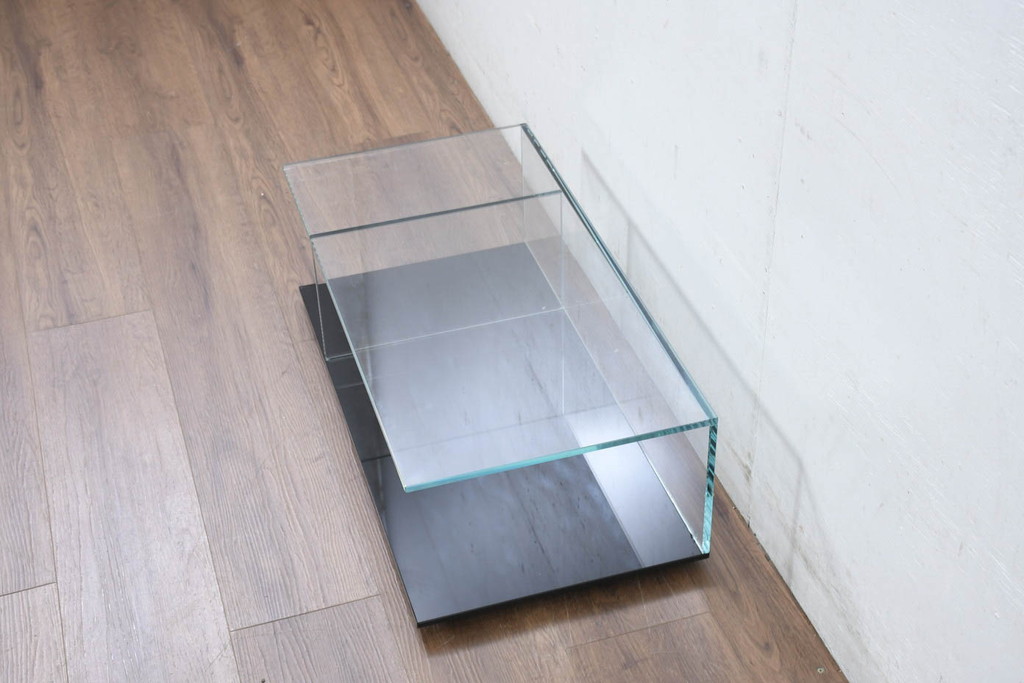 中古　美品　Cassina(カッシーナ)　269MEX(メックス)　機能性と美しさを兼ね備えたローテーブル(センターテーブル、リビングテーブル、スクエアタイプ、ガラステーブル、Gテーブル)(現行定価約28万円)(R-082604)