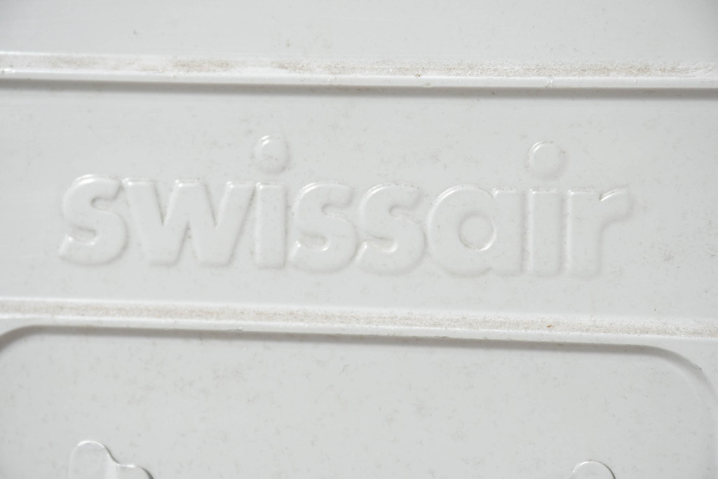 中古　SWISSAIR(スイスエアー、スイス空港)　キャスターなし　インダストリアルな存在感を放つ収納可能なミールカート(サービスカート、 機内カート、収納 ワゴン、店舗什器)(R-081807)