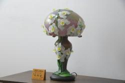 【骨董買取】ガラス工芸作家　黒木国昭(Kuroki Kuniaki)　新世紀ロマン　ランプ「胡蝶蘭」　テーブルランプ(卓上照明、卓上ランプ、デスクライト、テーブルライト、スタンドライト、ナイトスタンド)を買取りました。