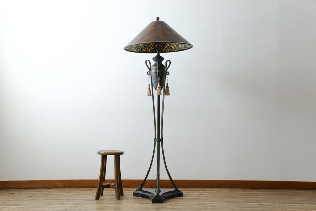 中古　美品　イギリス　MAITLAND-SMITH(メートランドスミス)　細部まで意匠を凝らした高級感のあるデザインが魅力的なフロアスタンド(フロアランプ、スタンド照明、シェードライト、英国)(定価推定40万円以上)(R-080540)