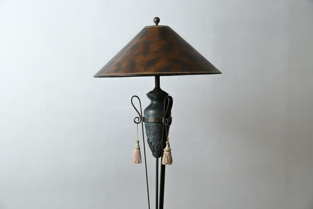 中古　美品　イギリス　MAITLAND-SMITH(メートランドスミス)　細部まで意匠を凝らした高級感のあるデザインが魅力的なフロアスタンド(フロアランプ、スタンド照明、シェードライト、英国)(定価推定40万円以上)(R-080540)