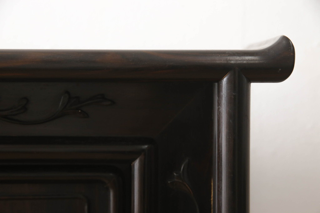 中古　黒檀無垢材　上質なこだわりの空間づくりにおすすめの飾り棚(茶棚、戸棚、収納棚、違い棚)(R-068919)