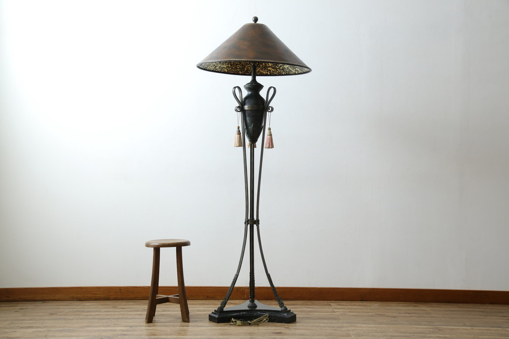 中古　美品　イギリス　MAITLAND-SMITH(メートランドスミス)　細部まで意匠を凝らした高級感のあるデザインが魅力的なフロアスタンド(フロアランプ、スタンド照明、シェードライト、英国)(定価推定40万円以上)(R-080540)