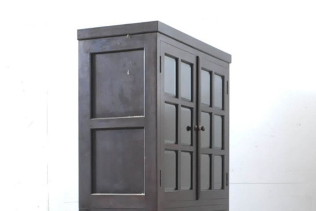 中古　松本民芸家具　G-1型面取食器棚　脚(台輪)付きリメイク　落ち着きのある洗練された佇まいが魅力のサイドキャビネット(カップボード、収納棚、戸棚、キャビネット、本箱)(R-083698)