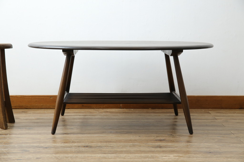 イギリスビンテージ　希少モデル　ERCOL(アーコール)　クラシカルな雰囲気漂うオーバル型ローテーブル(リビングテーブル、センターテーブル、楕円、英国、ヴィンテージ)(R-069048)