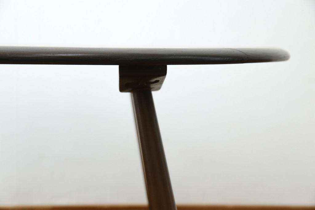 イギリスビンテージ　希少モデル　ERCOL(アーコール)　クラシカルな雰囲気漂うオーバル型ローテーブル(リビングテーブル、センターテーブル、楕円、英国、ヴィンテージ)(R-069048)
