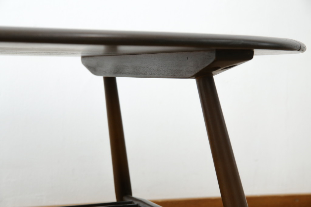 イギリスビンテージ　希少モデル　ERCOL(アーコール)　クラシカルな雰囲気漂うオーバル型ローテーブル(リビングテーブル、センターテーブル、楕円、英国、ヴィンテージ)(R-069048)