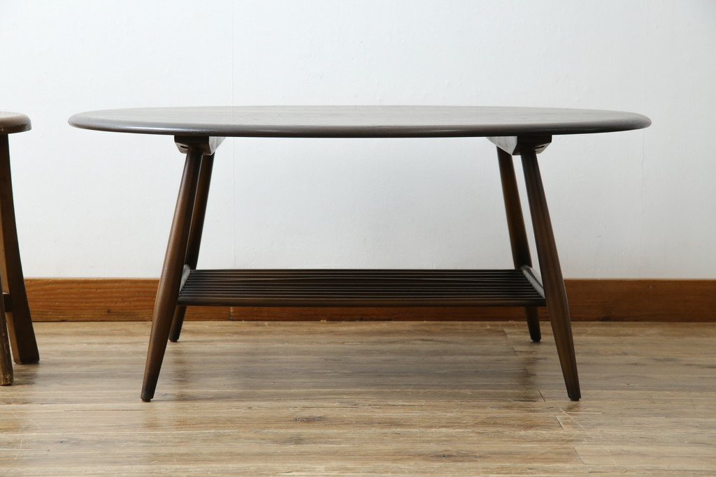 イギリスビンテージ　希少モデル　ERCOL(アーコール)　クラシカルな雰囲気漂うオーバル型ローテーブル(リビングテーブル、センターテーブル、楕円、英国、ヴィンテージ)(R-069048)