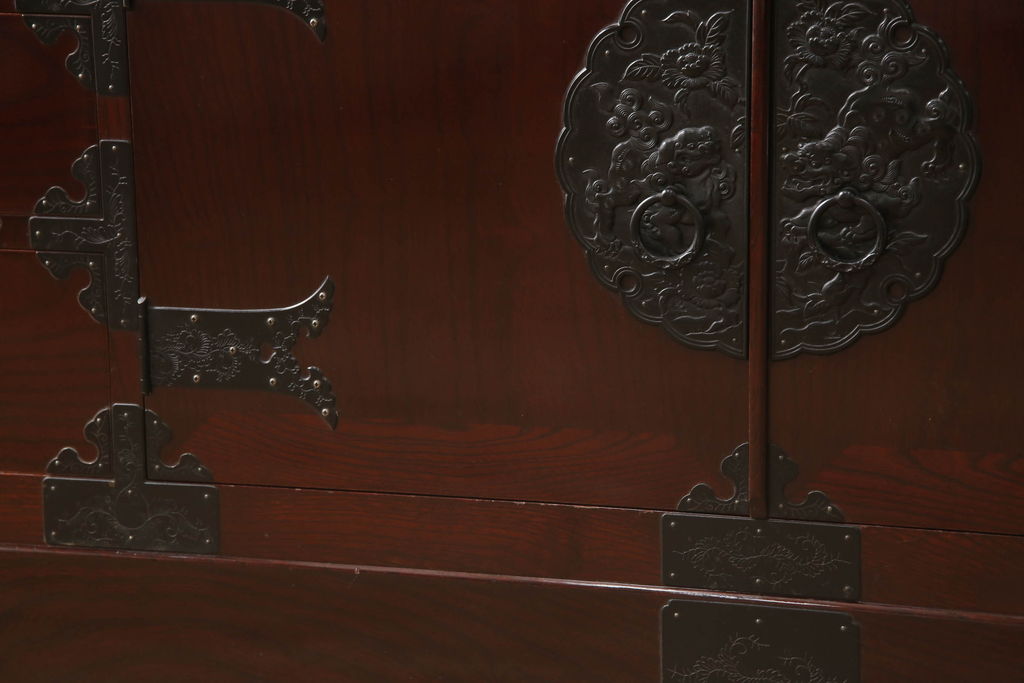 中古　美品　二本松工藝館　田中家具　重厚感ある佇まいが魅力的なサイドボード(リビングボード、戸棚、収納棚)(R-059244)