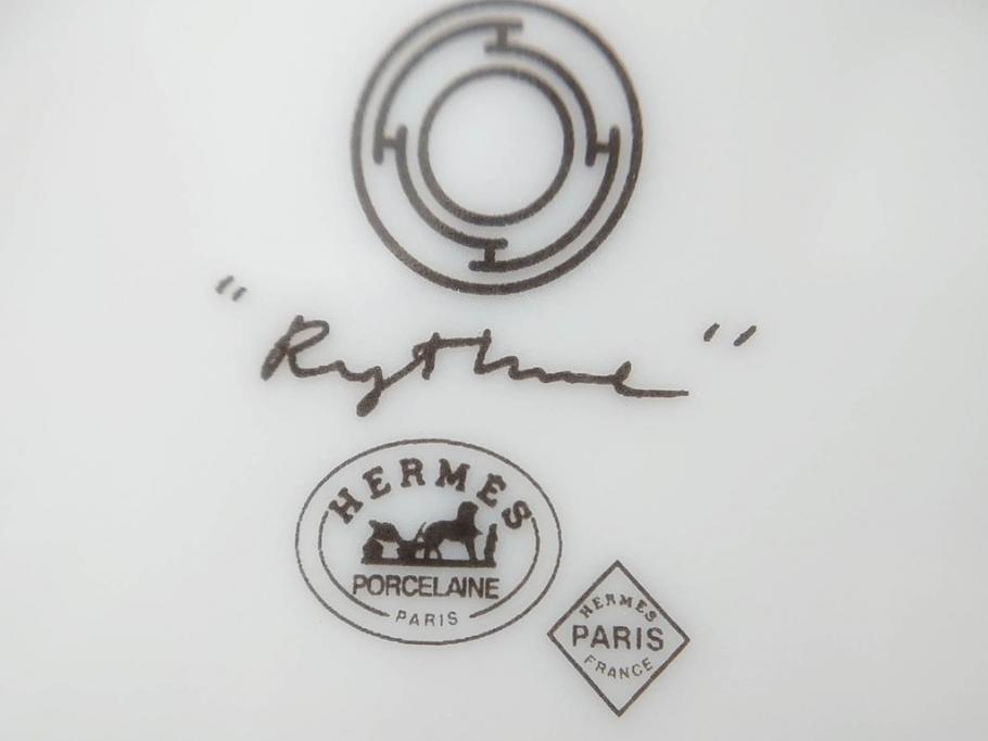 フランス　HERMES(エルメス)　リズム　洗練されたデザインが魅力のコーヒーカップ&ソーサー2客セット(C&S、金彩、碗皿、洋食器、共箱付)(R-083283)