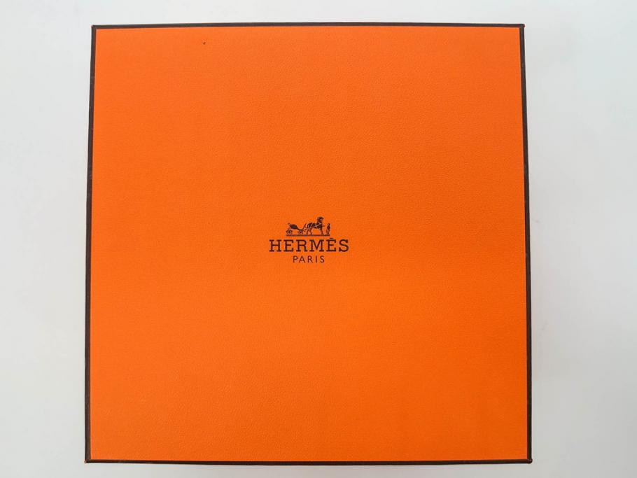 フランス　HERMES(エルメス)　リズム　洗練されたデザインが魅力のコーヒーカップ&ソーサー2客セット(C&S、金彩、碗皿、洋食器、共箱付)(R-083283)