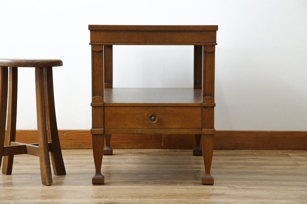 中古　DREXEL HERITAGE(ドレクセルヘリテイジ)　Triune(トライユン)　気品を感じるエレガントなサイドテーブル(電話台、飾り台、ナイトテーブル、コンソールテーブル)(R-081287)
