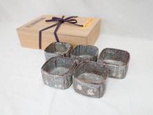 【骨董買取】鼠志野(鼠志埜)　入隅四方向付(尾州門戸家伝来、美濃焼、和食器)を買取りました。