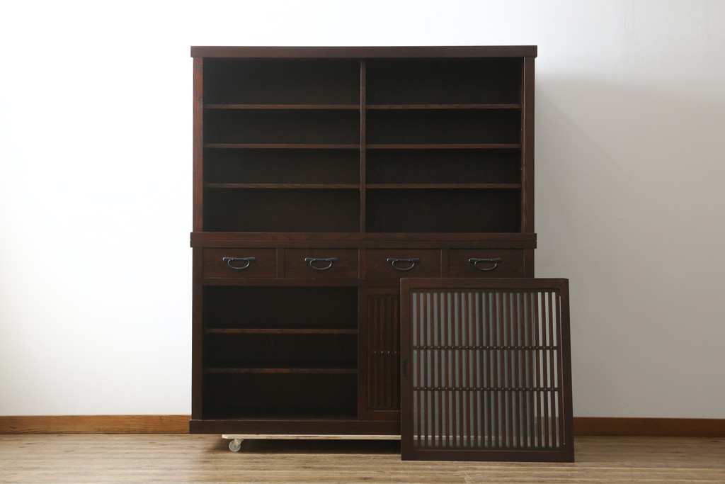 中古　美品!!　三面栗(クリ)材　落ち着いたデザインの二段重ね水屋箪笥(キャビネット、食器棚、カップボード、収納棚、戸棚、バラ売り可能)(R-083111)