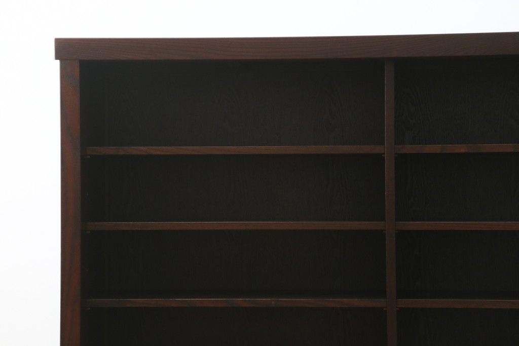 中古　美品!!　三面栗(クリ)材　落ち着いたデザインの二段重ね水屋箪笥(キャビネット、食器棚、カップボード、収納棚、戸棚、バラ売り可能)(R-083111)