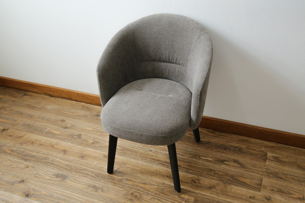 中古　超美品　イタリア　ミノッティ(Minotti)　シンプルモダンなデザインが美しい回転式ダイニングチェア(定価35万円)(回転イス、椅子)(R-061467)