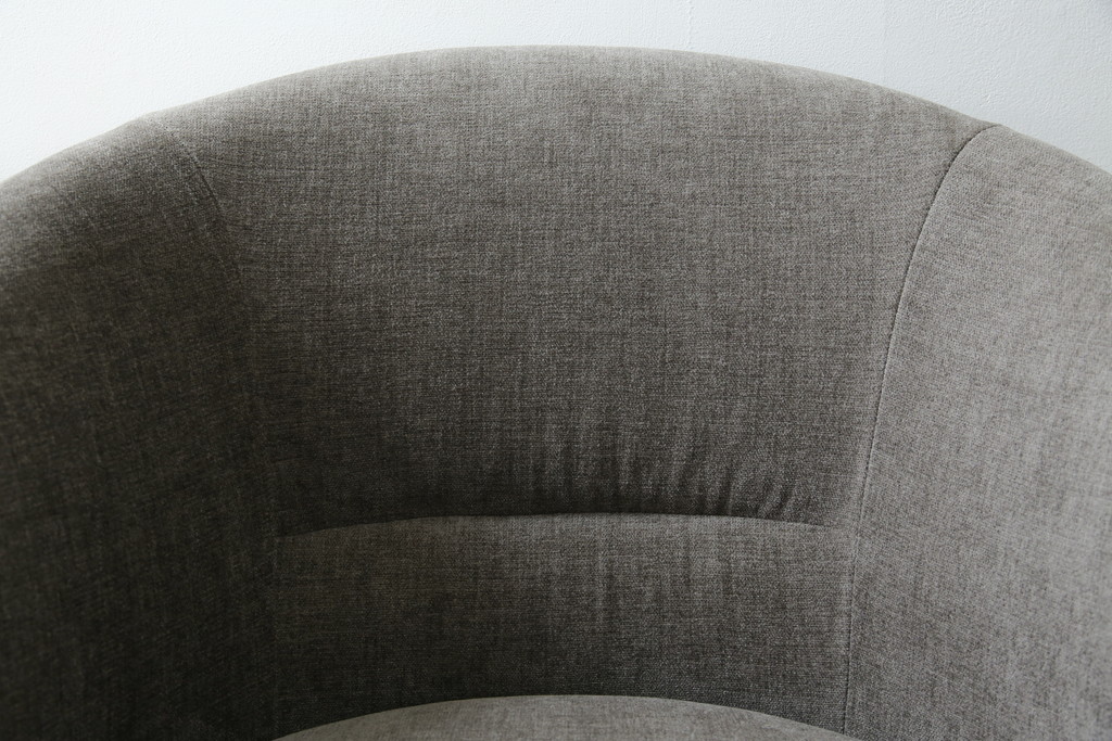 中古　超美品　イタリア　ミノッティ(Minotti)　シンプルモダンなデザインが美しい回転式ダイニングチェア(定価35万円)(回転イス、椅子)(R-061467)