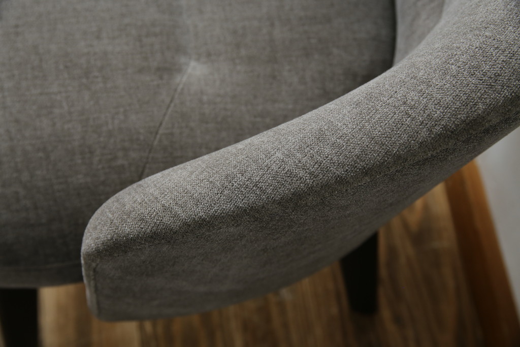 中古　超美品　イタリア　ミノッティ(Minotti)　シンプルモダンなデザインが美しい回転式ダイニングチェア(定価35万円)(回転イス、椅子)(R-061467)