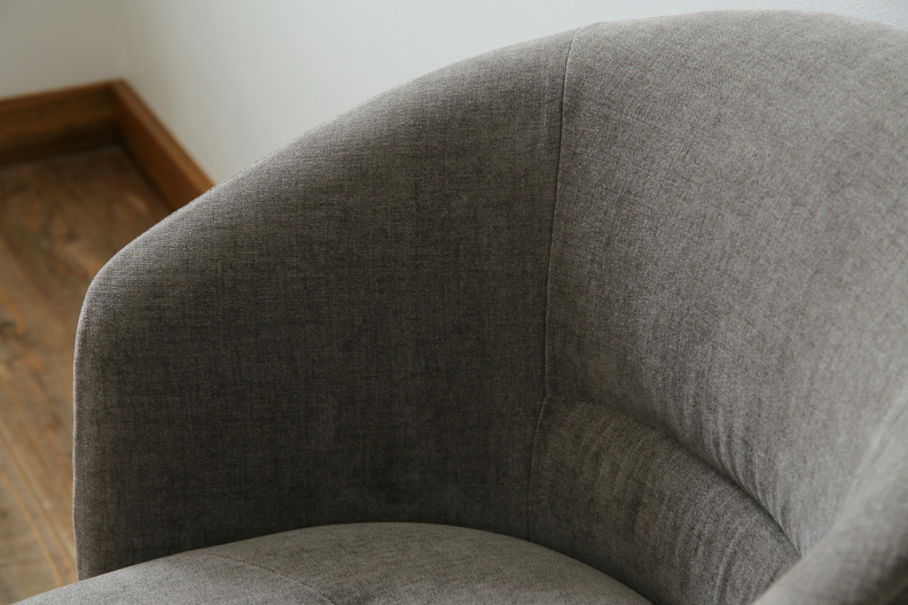 中古　超美品　イタリア　ミノッティ(Minotti)　シンプルモダンなデザインが美しい回転式ダイニングチェア(定価35万円)(回転イス、椅子)(R-061467)