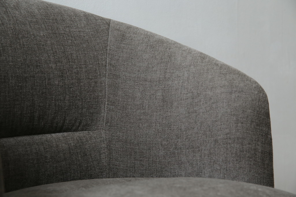 中古　超美品　イタリア　ミノッティ(Minotti)　シンプルモダンなデザインが美しい回転式ダイニングチェア(定価35万円)(回転イス、椅子)(R-061467)