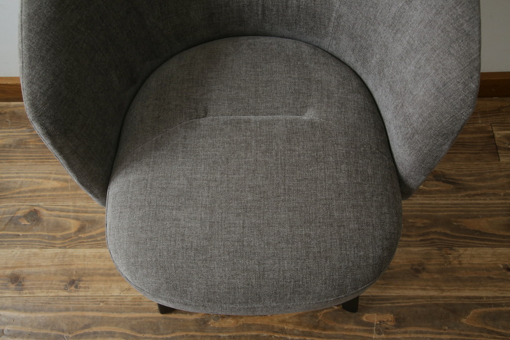中古　超美品　イタリア　ミノッティ(Minotti)　シンプルモダンなデザインが美しい回転式ダイニングチェア(定価35万円)(回転イス、椅子)(R-061467)