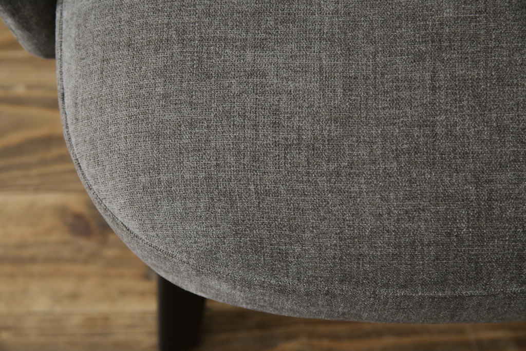 中古　超美品　イタリア　ミノッティ(Minotti)　シンプルモダンなデザインが美しい回転式ダイニングチェア(定価35万円)(回転イス、椅子)(R-061467)