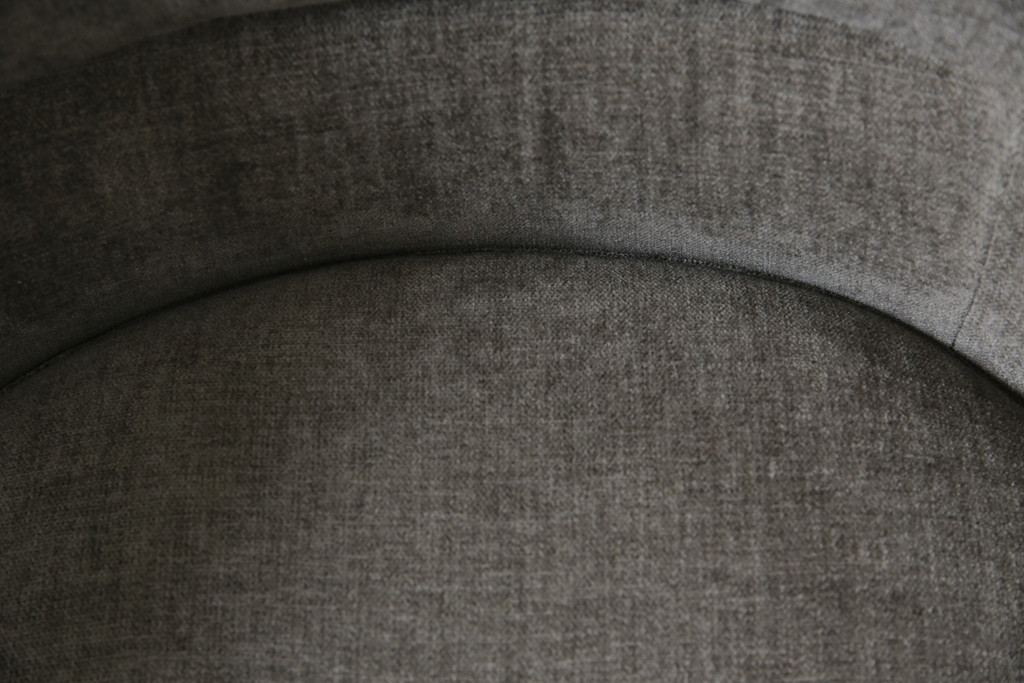 中古　超美品　イタリア　ミノッティ(Minotti)　シンプルモダンなデザインが美しい回転式ダイニングチェア(定価35万円)(回転イス、椅子)(R-061467)