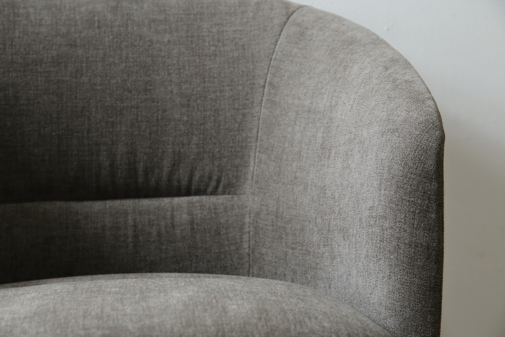 中古　超美品　イタリア　ミノッティ(Minotti)　シンプルモダンなデザインが美しい回転式ダイニングチェア(定価35万円)(回転イス、椅子)(R-061467)