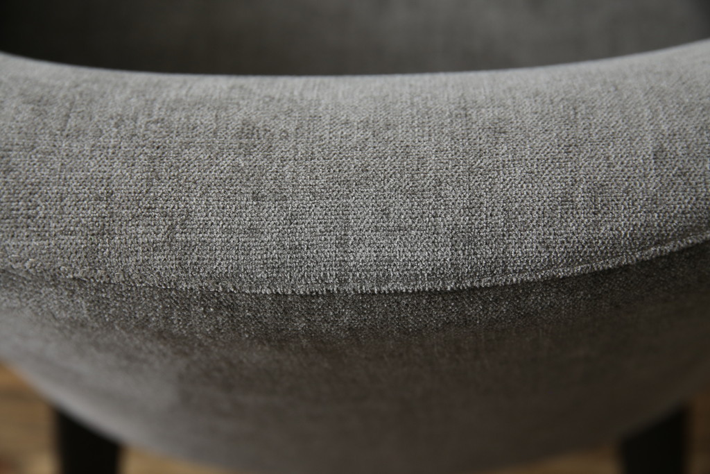 中古　超美品　イタリア　ミノッティ(Minotti)　シンプルモダンなデザインが美しい回転式ダイニングチェア(定価35万円)(回転イス、椅子)(R-061467)