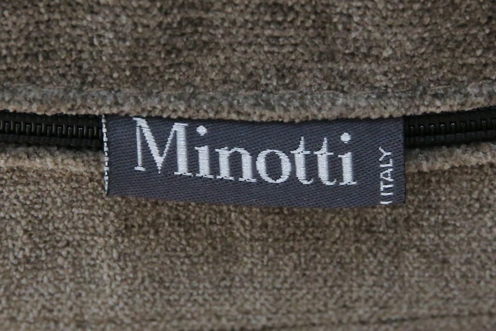 中古　超美品　イタリア　ミノッティ(Minotti)　シンプルモダンなデザインが美しい回転式ダイニングチェア(定価35万円)(回転イス、椅子)(R-061467)