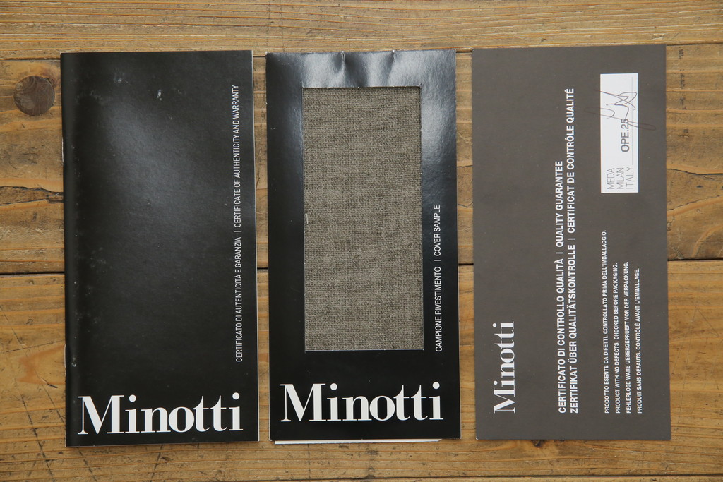 中古　超美品　イタリア　ミノッティ(Minotti)　シンプルモダンなデザインが美しい回転式ダイニングチェア(定価35万円)(回転イス、椅子)(R-061467)