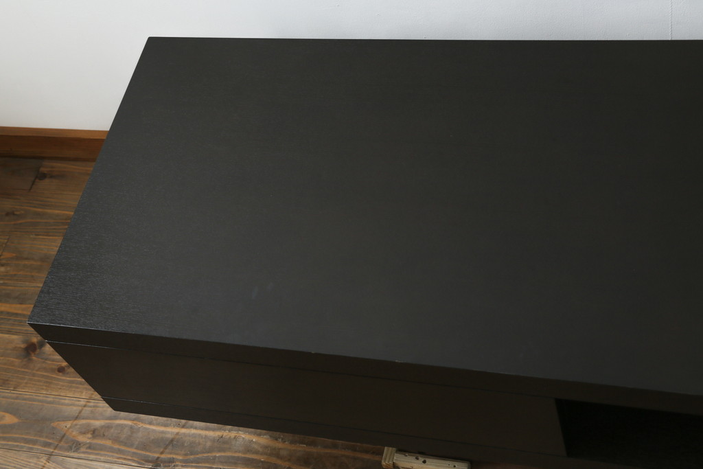 中古　美品　Time & Style(タイムアンドスタイル)　COMPOSITION(コンポジション)　LOW AV BOARD(ローAVボード)　落ち着いた木目とシャープなラインが魅力的なテレビ台(TVボード、テレビボード、リビングボード、収納棚、戸棚、ローボード)(定価約34万円)(R-083147)