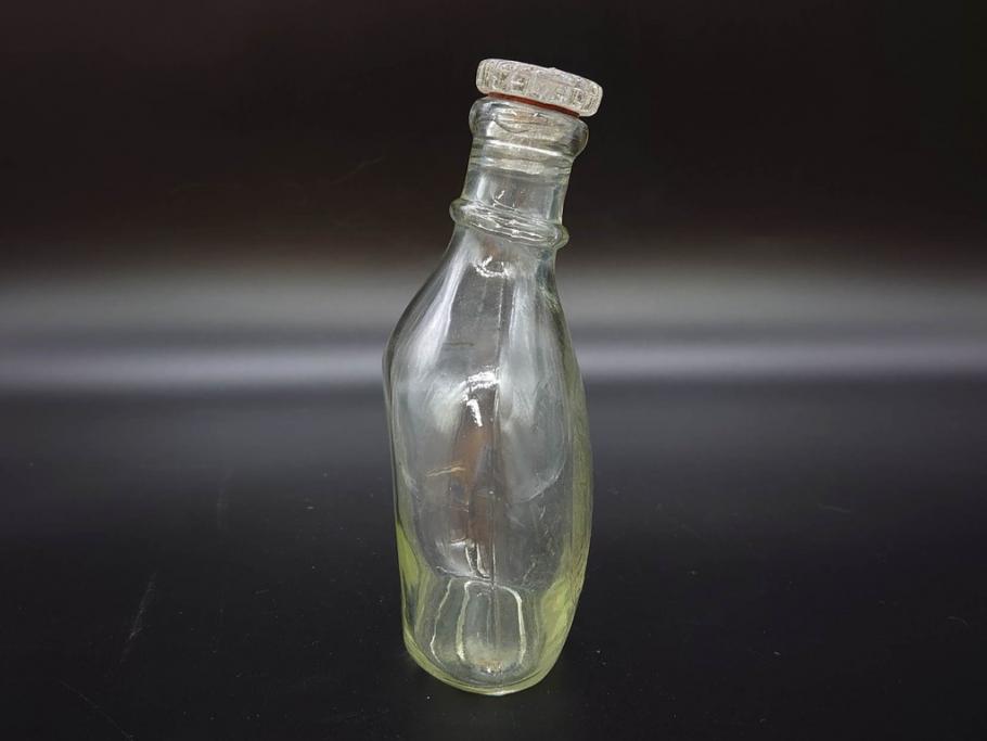 大正～昭和初期　FEEDING BOTTLE　I.IWASAKI&CO.　レトロなディスプレイを盛り上げるエンボス瓶(哺乳瓶、ボトル、日本製、ガラス瓶)(R-076785)