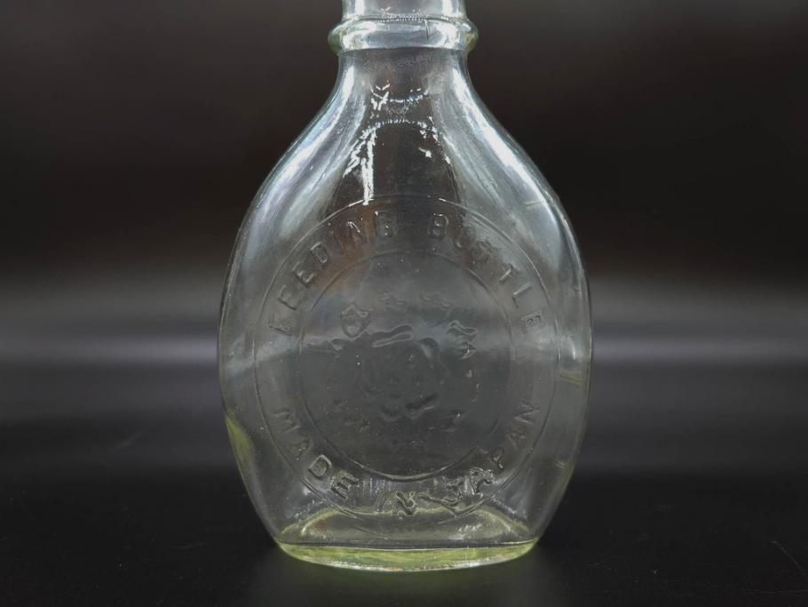 大正～昭和初期　FEEDING BOTTLE　I.IWASAKI&CO.　レトロなディスプレイを盛り上げるエンボス瓶(哺乳瓶、ボトル、日本製、ガラス瓶)(R-076785)