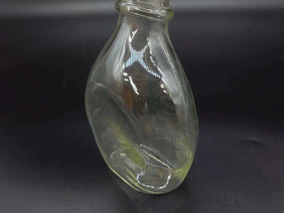 大正～昭和初期　FEEDING BOTTLE　I.IWASAKI&CO.　レトロなディスプレイを盛り上げるエンボス瓶(哺乳瓶、ボトル、日本製、ガラス瓶)(R-076785)