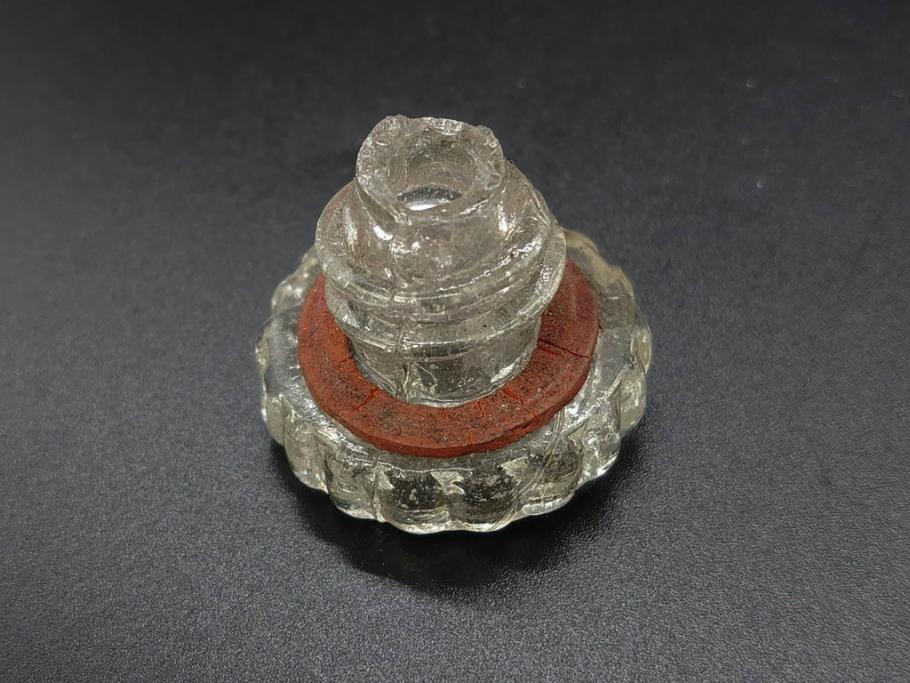 大正～昭和初期　FEEDING BOTTLE　I.IWASAKI&CO.　レトロなディスプレイを盛り上げるエンボス瓶(哺乳瓶、ボトル、日本製、ガラス瓶)(R-076785)
